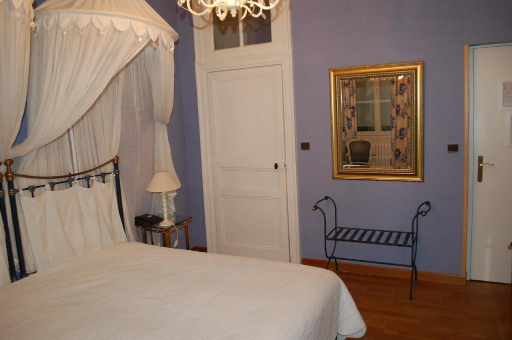Logis Hotel L'europe Pontivy Extérieur photo