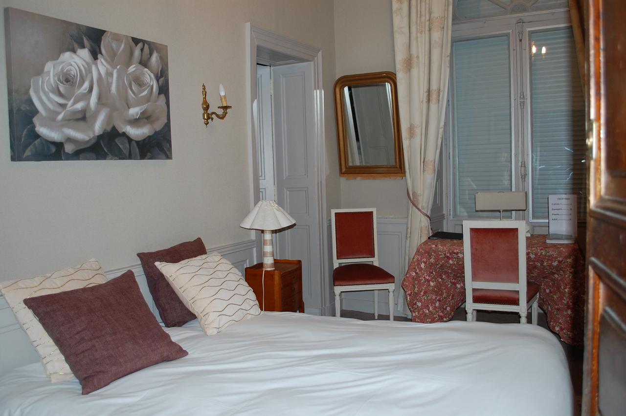 Logis Hotel L'europe Pontivy Extérieur photo